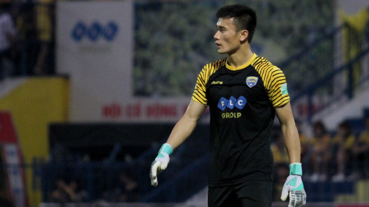 Bùi Tiến Dũng vẫn chưa hài lòng dù cùng FLC Thanh Hóa giành Á quân V.League 2018
