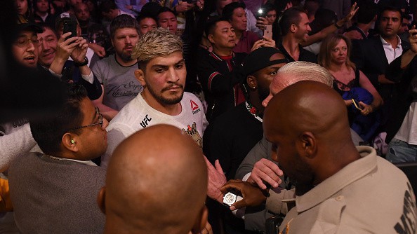 Dillon Danis đã nói gì để Khabib phải leo lồng tung cước song phi?
