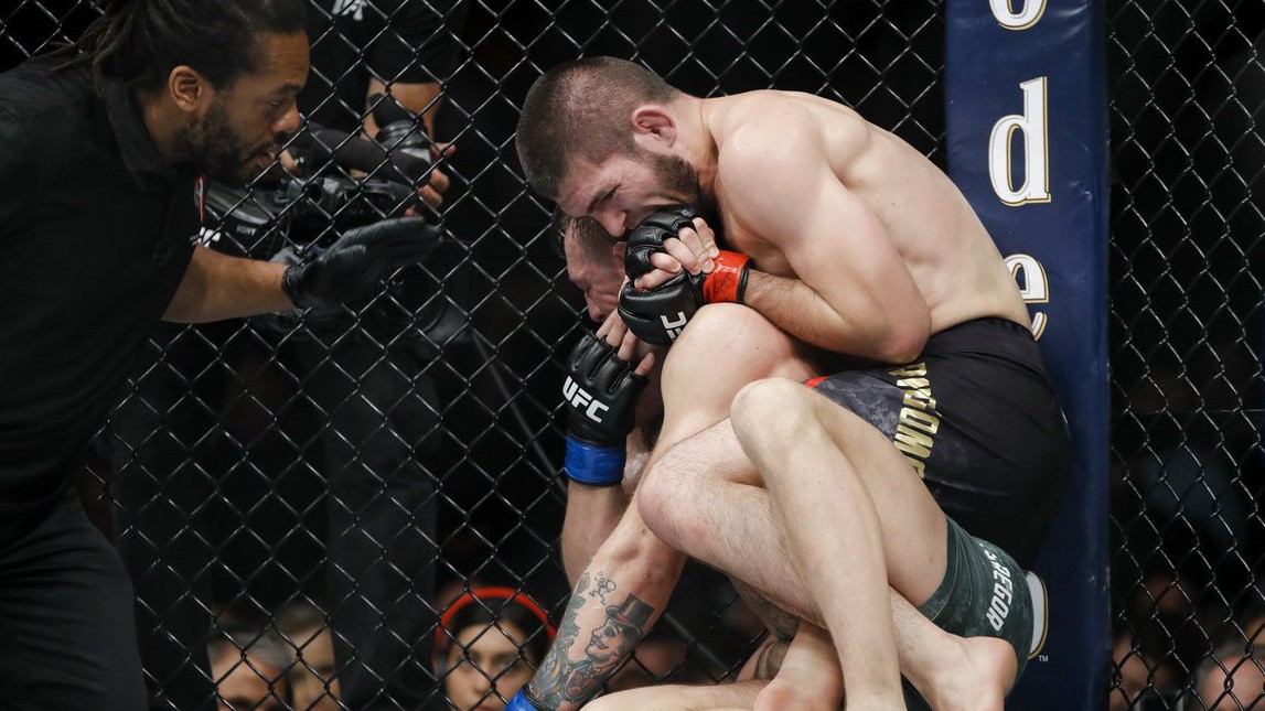 Câu nói bí ẩn giữa Khabib và Conor McGregor cuối hiệp 3 có thể khiến khán giả lạnh gáy