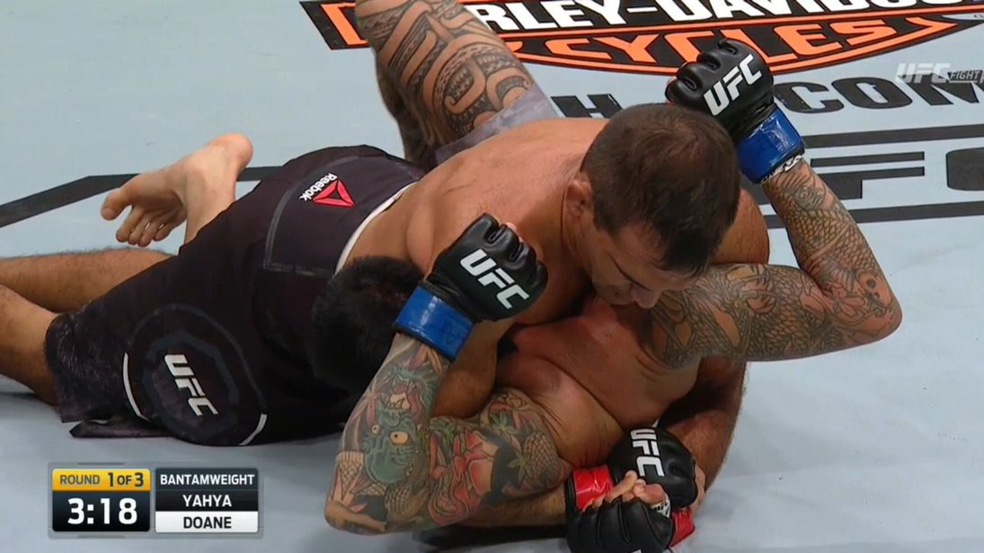 Khabib vs Conor và những pha Neck Crank "kinh dị" khác trong lịch sử UFC