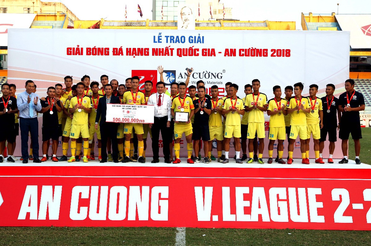 Hà Nội B chuyển giao cho Hà Tĩnh: Sự được mất của bóng đá chuyên nghiệp - Ảnh 1.