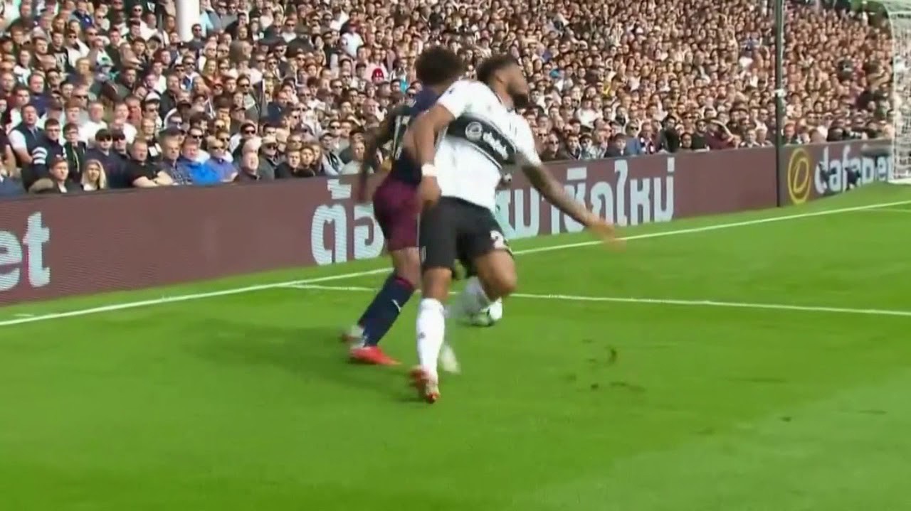 Liverpool có "Vua dứt điểm kiểu mắt lác" Firmino thì Arsenal có "Thánh xâu kim" Alex Iwobi!