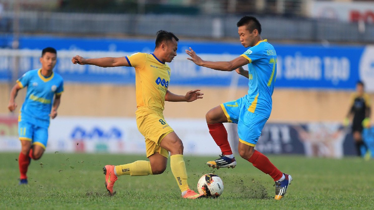 Bảo vệ thành công tấm HCB V.League, HLV Đức Thắng quyết lấy Cúp QG