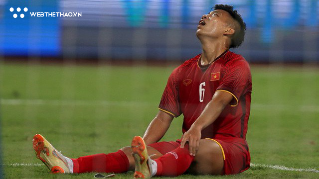 Hậu vệ cánh: Vận đen đeo bám từ thời Hữu Thắng đến Park Hang Seo trước AFF Cup