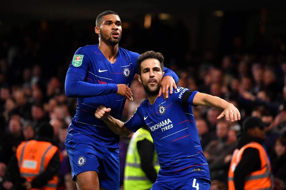 Học David Luiz, Cesc Fabregas ăn gian trên chấm đá phạt vẫn không giúp được Chelsea đánh bại Everton - Ảnh 1. Học David Luiz, Cesc Fabregas ăn gian trên chấm đá phạt vẫn không giúp được Chelsea đánh bại Everton - Ảnh 1.