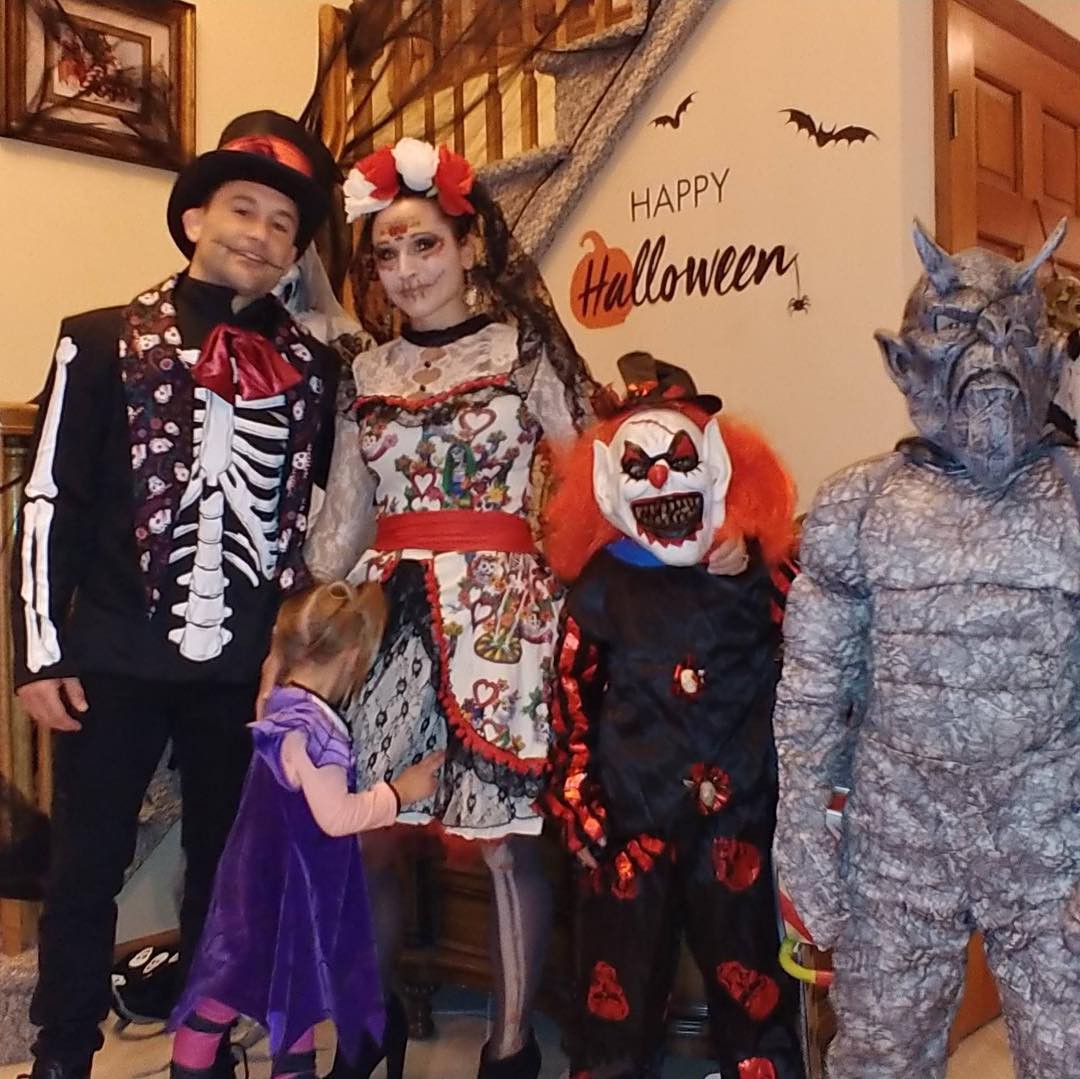 Chùm ảnh: Các sao MMA ăn Halloween như thế nào? - Ảnh 16. Chùm ảnh: Các sao MMA ăn Halloween như thế nào? - Ảnh 16.