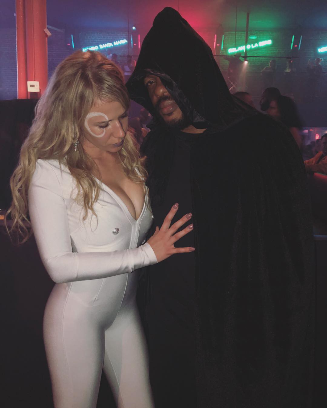 Chùm ảnh: Các sao MMA ăn Halloween như thế nào? - Ảnh 15. Chùm ảnh: Các sao MMA ăn Halloween như thế nào? - Ảnh 15.