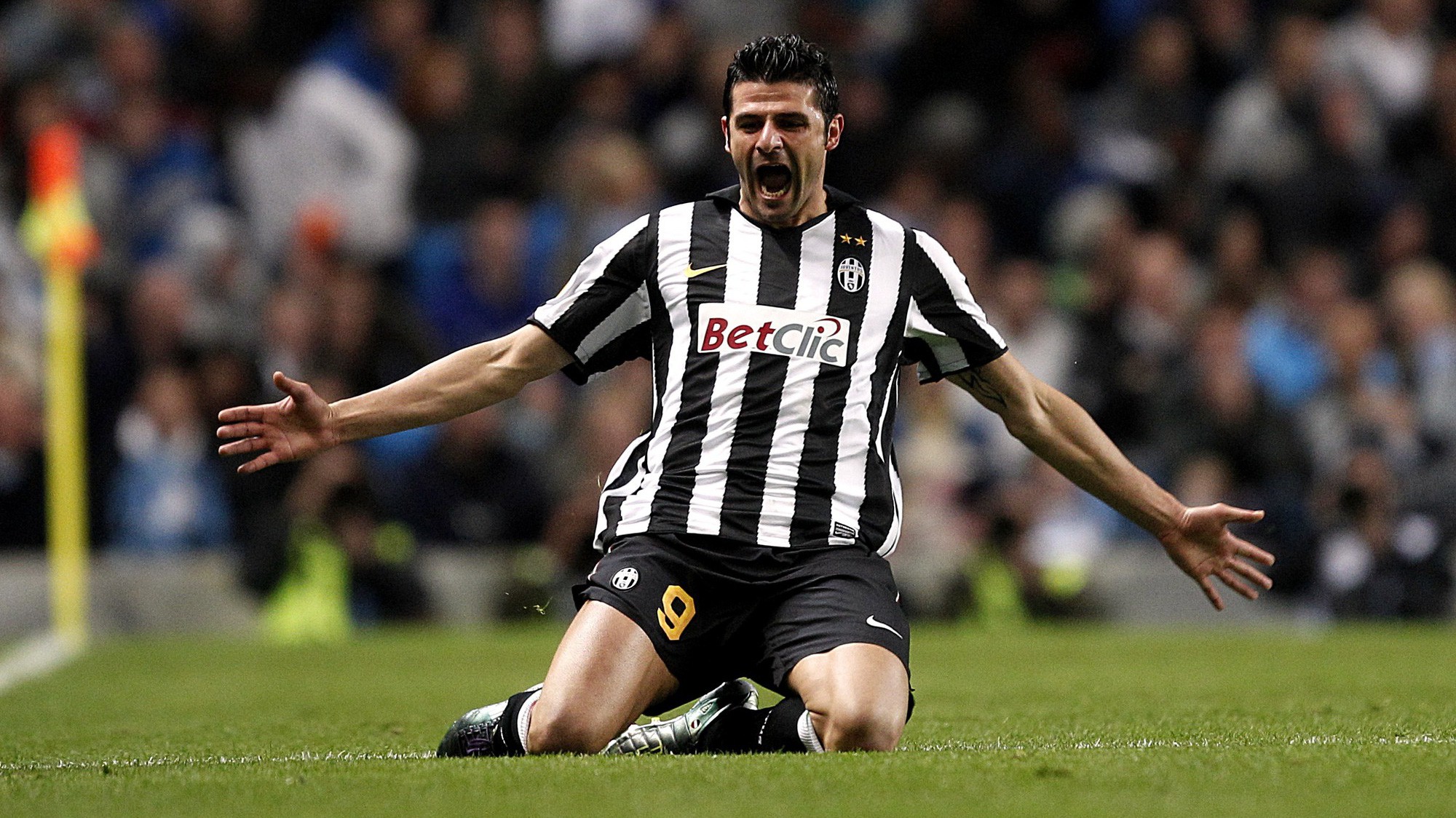 Bị tuyên án tù 2 năm, người hùng một thời của Juventus và tuyển Italia tố “bị đối xử như súc vật”