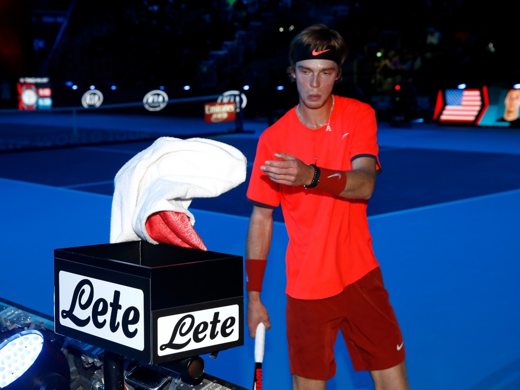 Các tay vợt bực bội vì những luật lệ lạ lùng tại ATP Next Gen Finals  - Ảnh 2.