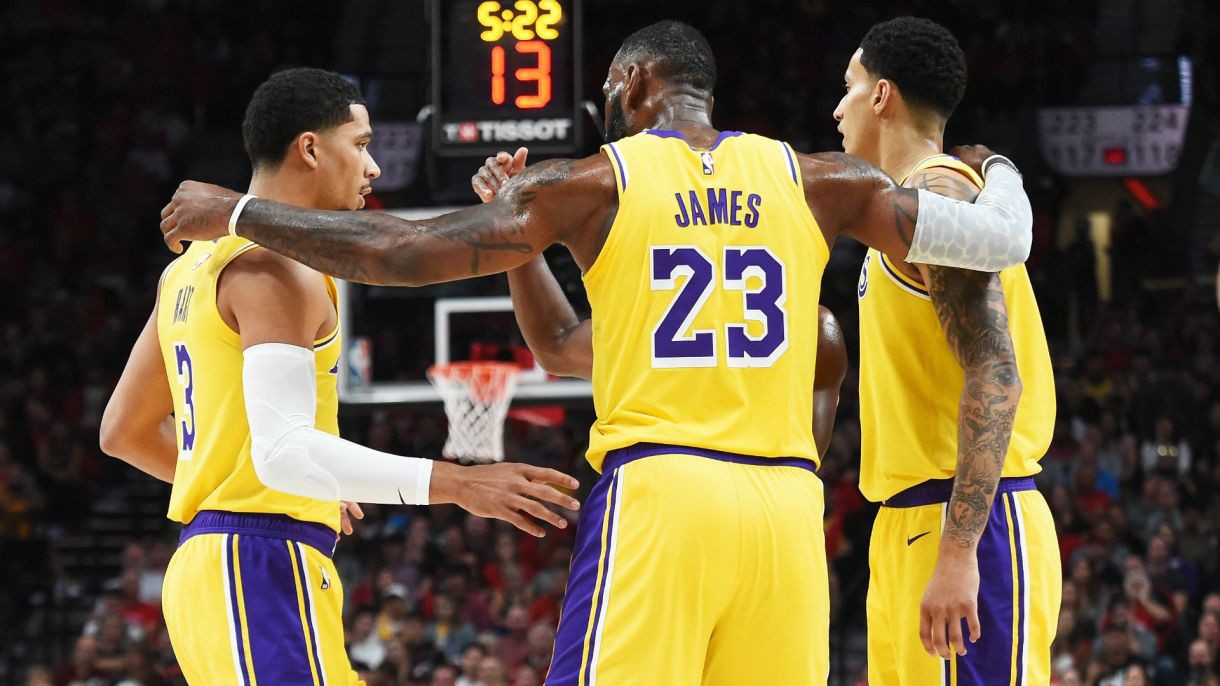 Chuyện lạ có thật: Chấp cả LeBron James nhưng Cleveland Cavaliers vẫn bán vé tốt hơn Los Angeles Lakers - Ảnh 2.
