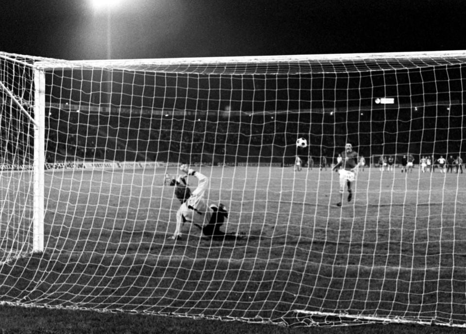 Zidane, Pirlo, Totti, Sergio Ramos... ai là người được huyền thoại Panenka chọn là truyền nhân? - Ảnh 1. Zidane, Pirlo, Totti, Sergio Ramos... ai là người được huyền thoại Panenka chọn là truyền nhân? - Ảnh 1.