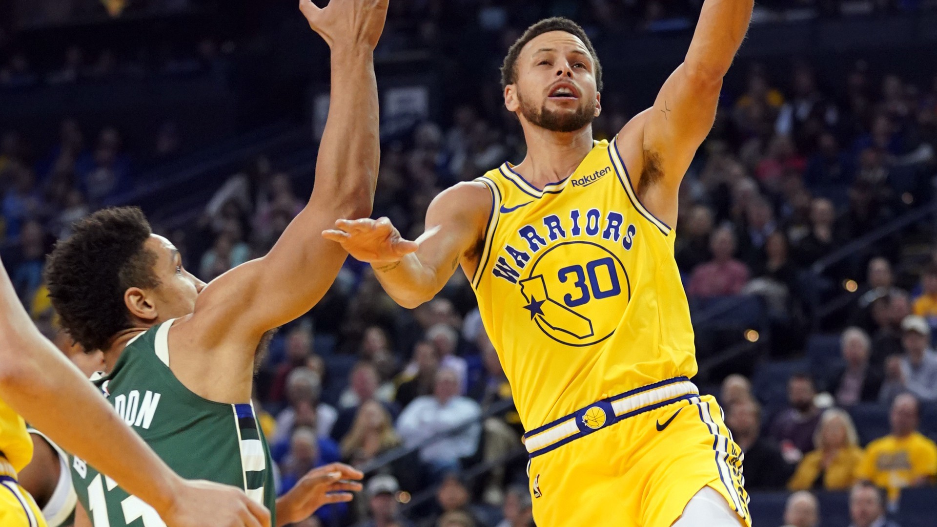 Suốt 4 mùa qua, có bao nhiêu trận Stephen Curry "tắt điện" không ném vào được quả 3 điểm nào?