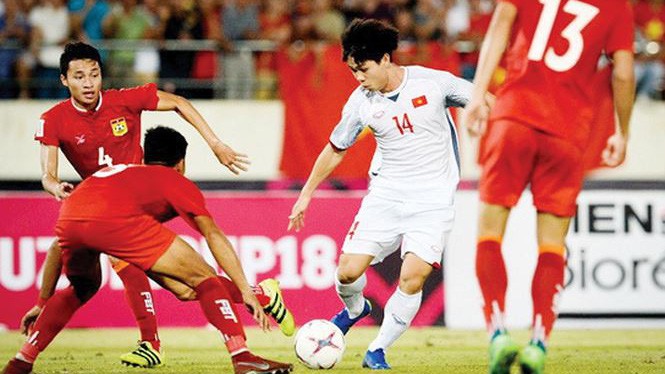 AFF Cup 2018: Công Phượng tỏa sáng giữa thị phi