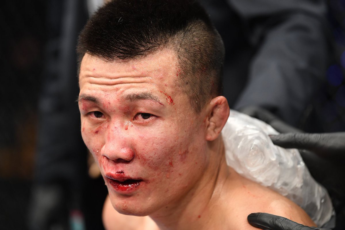 Bị knockout ở tích tắc cuối cùng của hiệp 5, Korean Zombie bị dân mạng tôn là thánh nhọ - Ảnh 1. Bị knockout ở tích tắc cuối cùng của hiệp 5, Korean Zombie bị dân mạng tôn là thánh nhọ - Ảnh 1.