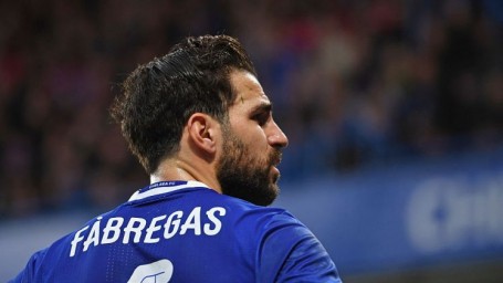 Học David Luiz, Cesc Fabregas ăn gian trên chấm đá phạt vẫn không giúp được Chelsea đánh bại Everton