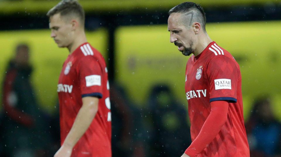 Cay cú vì Bayern thua Dortmund, Ribery "giận cá chém thớt" tát thẳng mặt phóng viên đồng hương quen biết