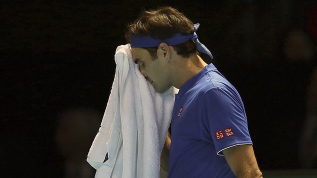 Federer thừa nhận đã thi đấu với Zverev trong tình trạng chấn thương bàn tay
