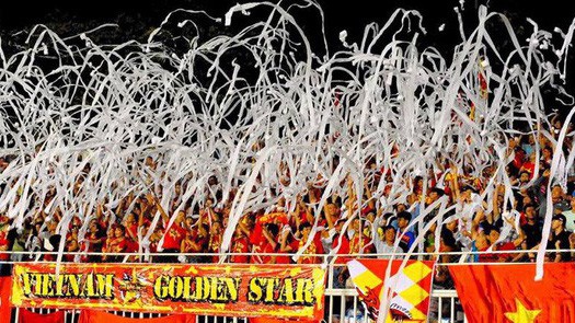 CĐV Việt Nam mua “sạch” vé trận gặp Myanmar, nước chủ nhà bắt đầu lo... pháo sáng