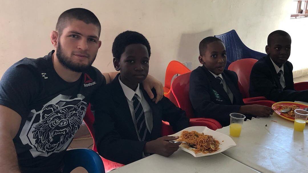 Lặn mất tăm trên mạng xã hội, Khabib Nurmagomedov đang làm gì?