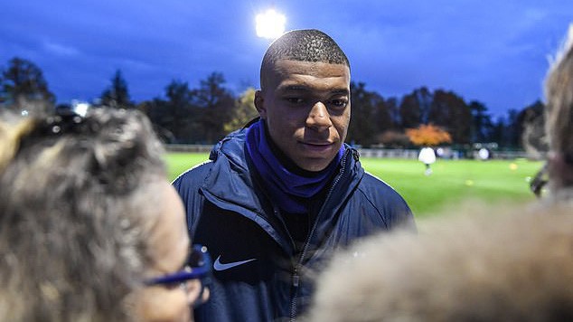 Phí chuyển nhượng kỷ lục, lương cao nhưng Kylian Mbappe vẫn hoảng sợ trước thời đại bóng đá kim tiền
