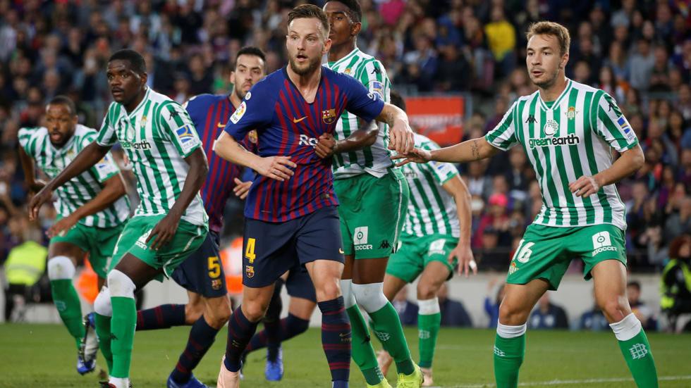 Kỷ lục gây sốc của “người không phổi” Rakitic với Barca
