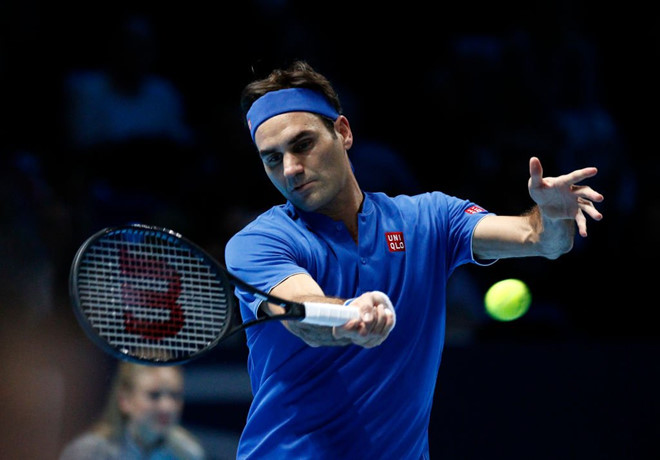 Đứng dậy mạnh mẽ sau mở màn thảm họa, Federer rộng cửa vào bán kết ATP Finals - Ảnh 1. Đứng dậy mạnh mẽ sau mở màn thảm họa, Federer rộng cửa vào bán kết ATP Finals - Ảnh 1.