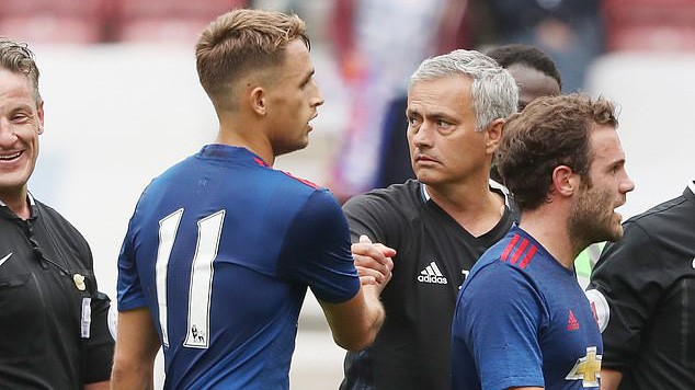 Tin bóng đá ngày 14/11: "Thần đồng" của Man Utd trách Mourinho ngăn anh phát triển ở "Quỷ đỏ"