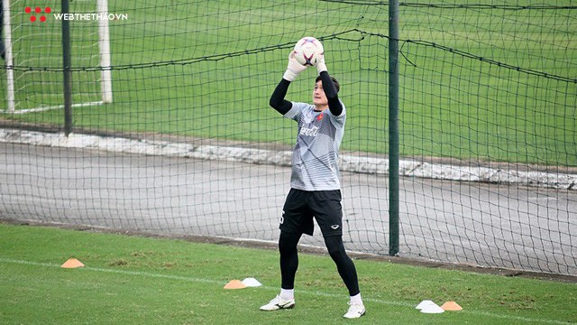 Đang AFF Cup 2018, CLB Hải Phòng trấn an về tương lai của Đặng Văn Lâm