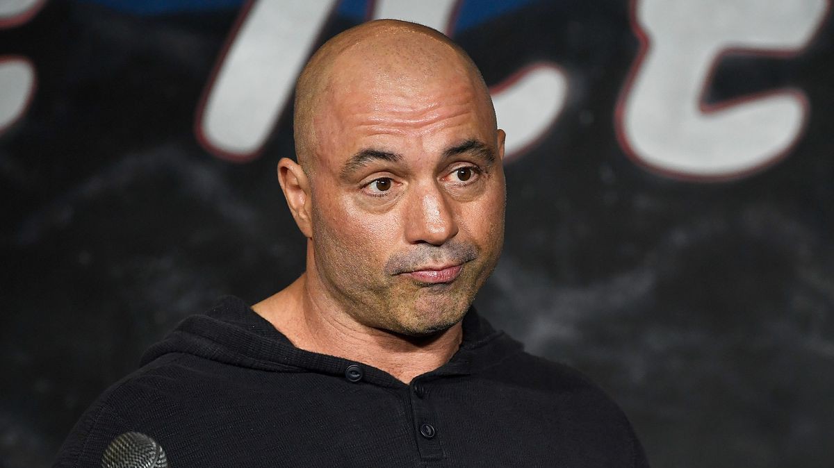BLV Joe Rogan chỉ ra ứng viên duy nhất xứng thượng đài với Khabib vào lúc này