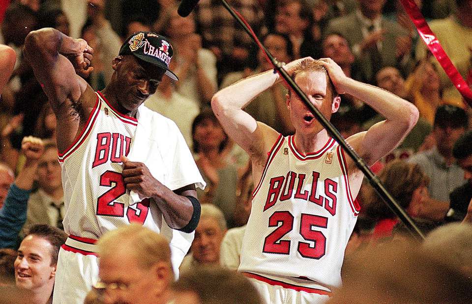 NBA đừng vội mừng, Michael Jordan từng đấm tóe máu Steve Kerr nhưng Bulls vẫn là bá chủ - Ảnh 2. NBA đừng vội mừng, Michael Jordan từng đấm tóe máu Steve Kerr nhưng Bulls vẫn là bá chủ - Ảnh 2.