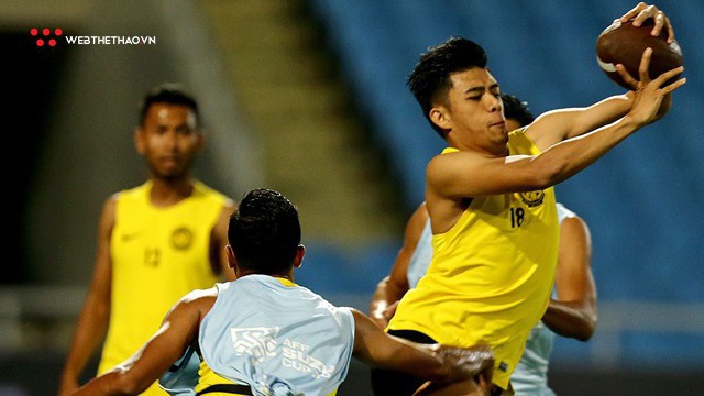 ĐT Malaysia đến Mỹ Đình chơi bóng bầu dục đợi "chiến" thày trò HLV Park Hang Seo