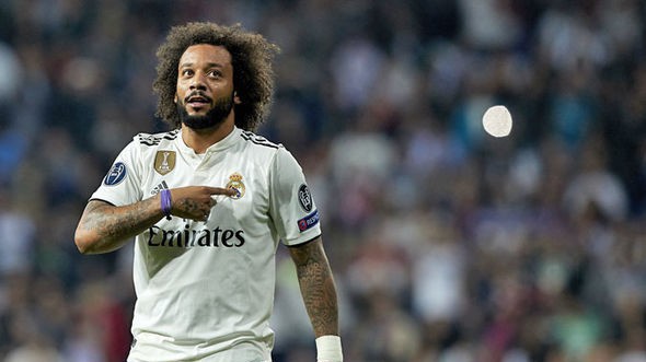 "Lác mắt" với siêu phẩm bàn thắng Marcelo vừa ghi trên sân tập Real