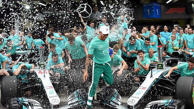 Thành viên đội Mercedes được chia khoản tiền khổng lồ sau chức vô địch thế giới