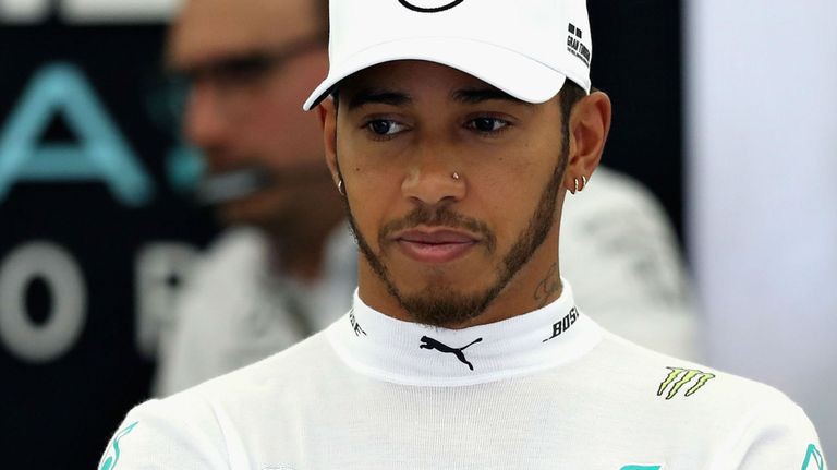 Hamilton bào chữa khi bị chỉ trích vì không thích F1 tổ chức ở những vùng đất mới
