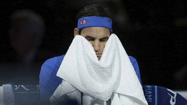 Thua trắng "ngựa ô" 21 tuổi, Federer gác lại giấc mơ giành danh hiệu thứ 100