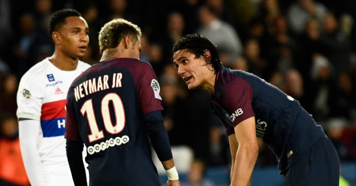 Edinson Cavani nói gì sau tình huống triệt hạ Neymar? - Ảnh 3. Edinson Cavani nói gì sau tình huống triệt hạ Neymar? - Ảnh 3.