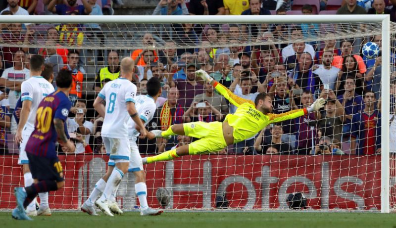 Ronaldo đã phế truất ngôi Vương của Messi ở Champions League như thế nào? - Ảnh 8.