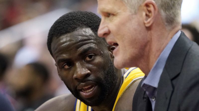 Khỏi cần án phạt, Draymond Green tiếp tục ngồi ngoài vì một lí do mới