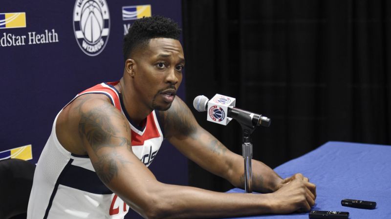 Dwight Howard lại đau mông trong trận đấu giữa Wizards và Portland