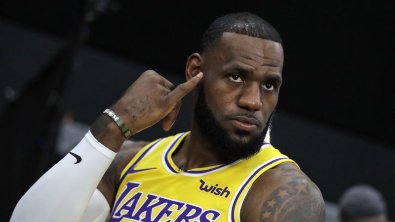 Góc tấu hài: Khi Lý Tiểu Long nhập LeBron James