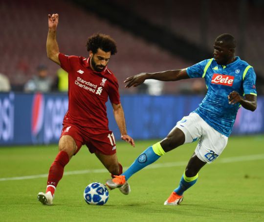 Phá kỷ lục chuyển nhượng có giúp Man Utd mua được trung vệ của Napoli? - Ảnh 1. Phá kỷ lục chuyển nhượng có giúp Man Utd mua được trung vệ của Napoli? - Ảnh 1.