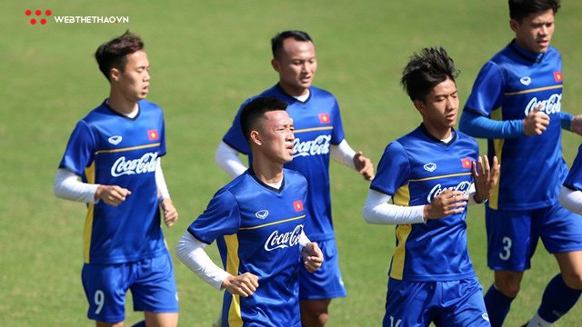 Chùm ảnh: Các chân sút ĐT Việt Nam "thi nhau" đày nắng "luyện công" hướng tới AFF Cup 2018