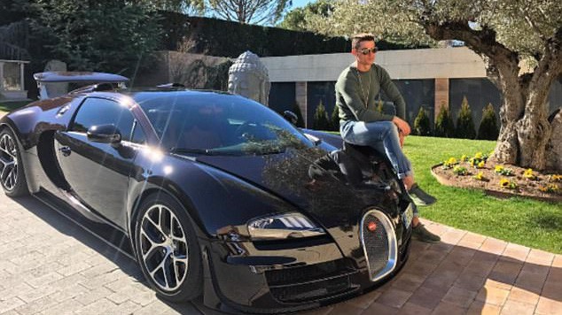 Ferrrari, Bugatti, Porsche và những siêu xe đắt giá nhất của các ngôi sao bóng đá thế giới