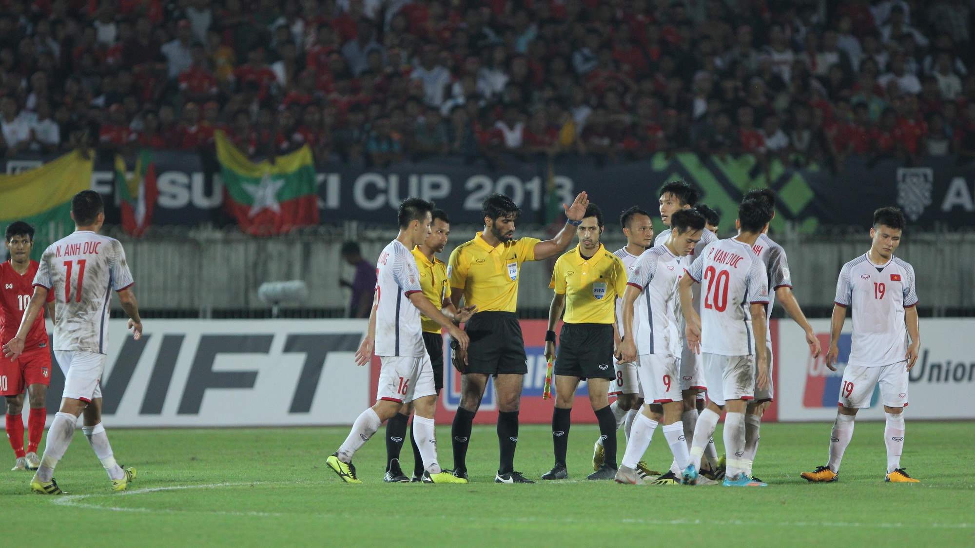 Bị “cướp” bàn thắng trước Myanmar, ĐT Việt Nam vẫn sáng cửa vào bán kết AFF Cup 2018