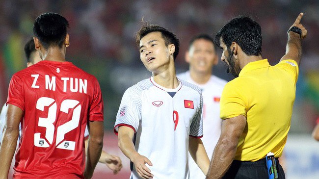 NHM bực tức vì công tác quay hình của Myanmar ở AFF Cup 2018