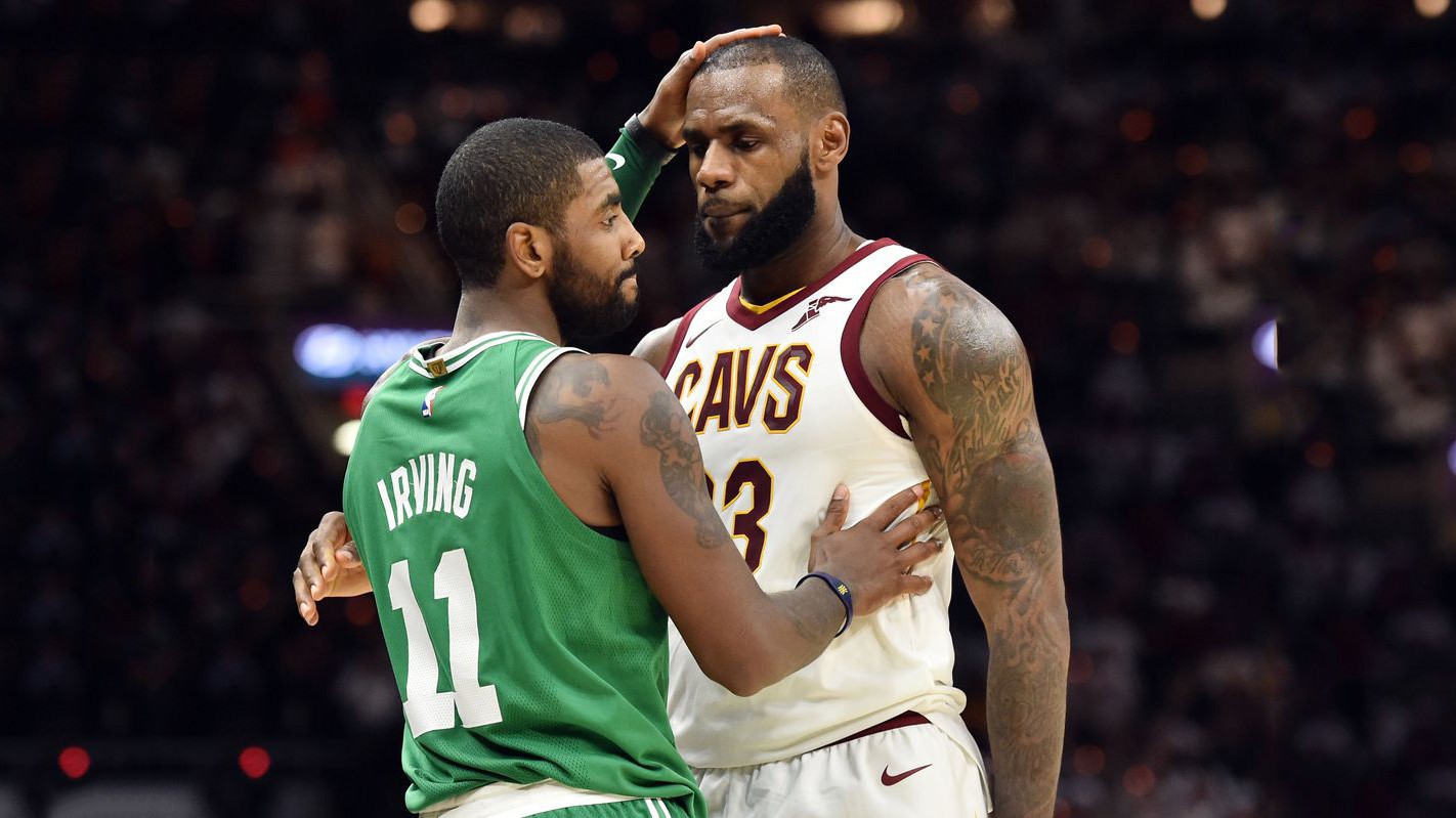 LeBron James lần đầu chia sẻ về thương vụ trade Kyrie Irving: "Sự suy tàn đã được báo trước"