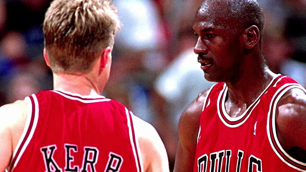Steve Kerr bảo rằng Golden State Warriors đang chịu nhiều áp lực hơn Chicago Bulls thời Michael Jordan