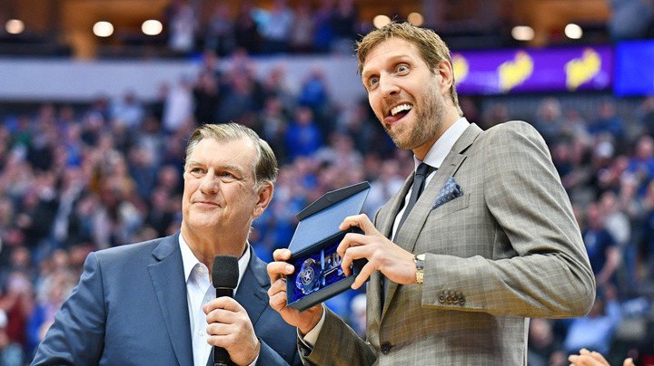 Dirk Nowitzki được thành phố Dallas tri ân sau 20 năm cống hiến