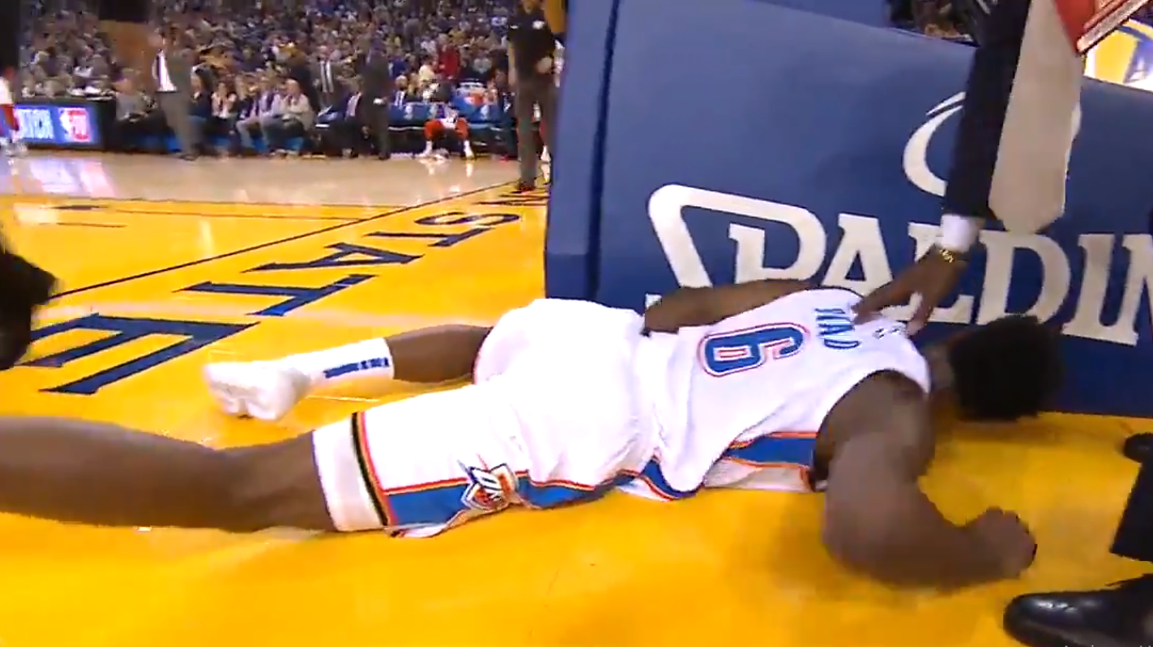 Video sốc: Tân binh Hamidou Diallo của OKC dính chấn thương khủng khiếp