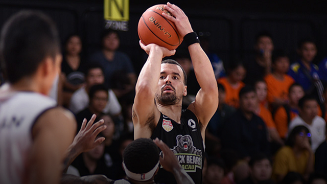 Macau Black Bears 135-96 Wolf Warriors: Show diễn của Anthony Tucker